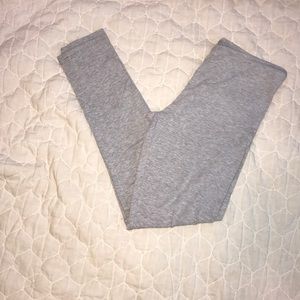 Very comfy Grey Hanes leggings